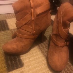 Ashtyn used Boots  good condition.